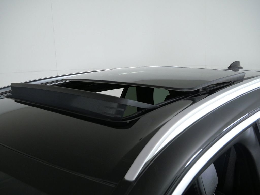 Used 2020 Jet Black BMW xDrive40i image 18