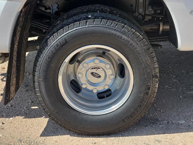 New 2026 Star White Metallic Tri-Coat Ford F-350® Lariat® image 38