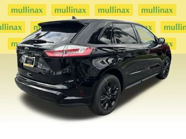 New 2024 Black Ford SE image 15