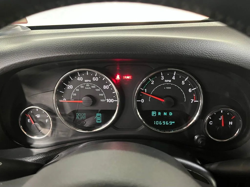 Used 2015 Silver Jeep Unlimited Rubicon image 21