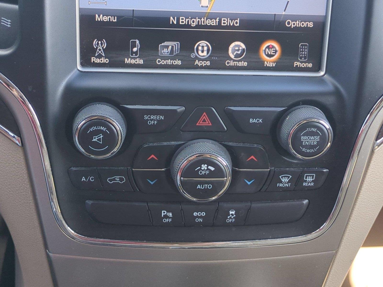 Used 2015 Bright White Clearcoat Jeep Limited image 27