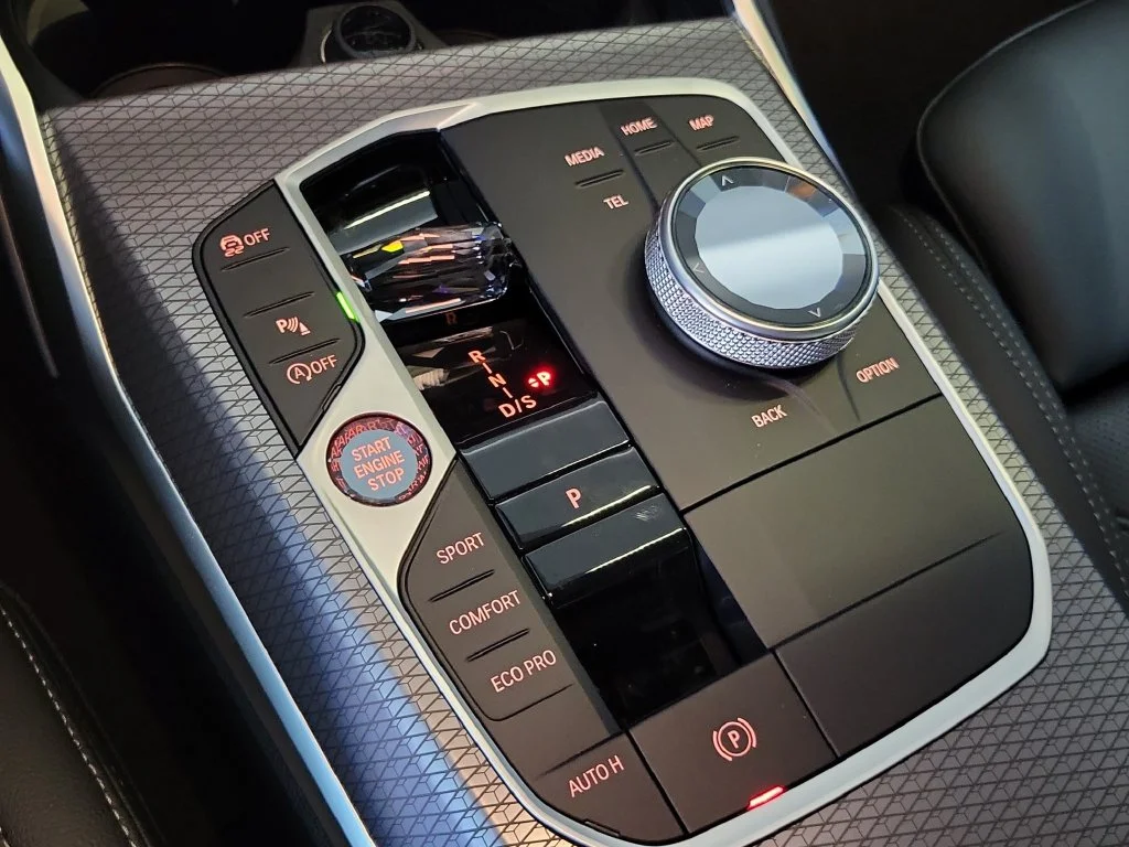 New 2026 Black Sapphire Metallic BMW 330i image 25