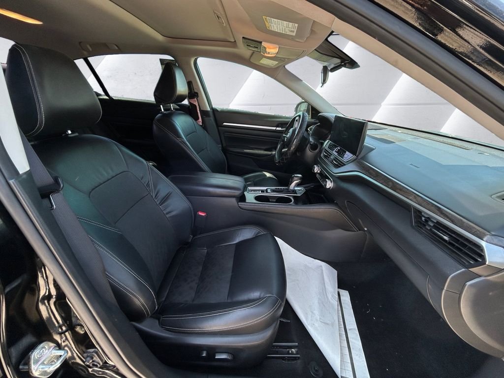 Used 2023 Black Nissan 2.5 SL image 13