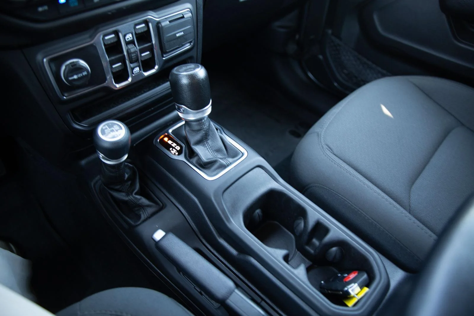 Used 2023 Granite Crystal Metallic Clearcoat Jeep SW image 16