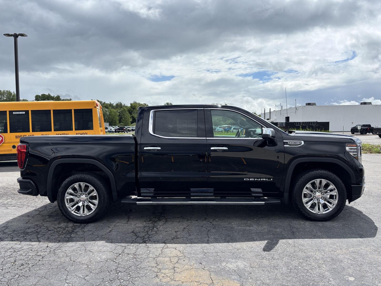 Used 2024 Onyx Black GMC Denali image 8