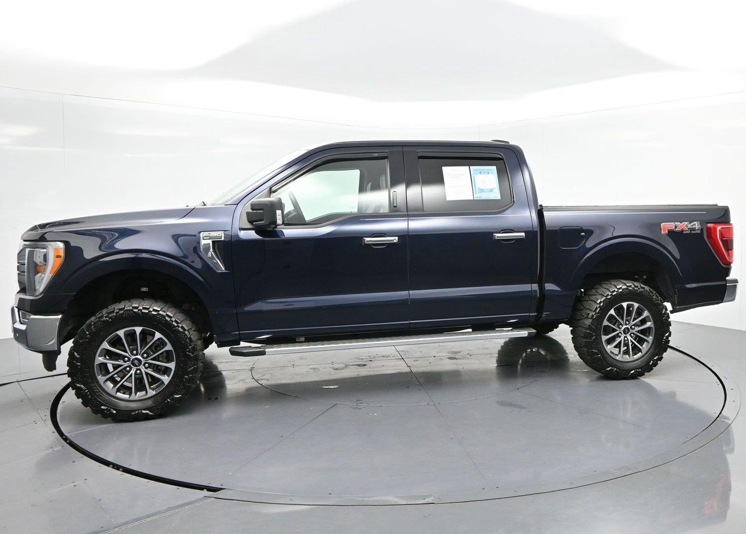 Used 2022 Antimatter Blue Ford XLT image 4