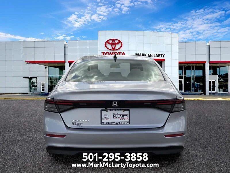 Used 2025 Solar Silver Metallic Honda SE CVT image 4