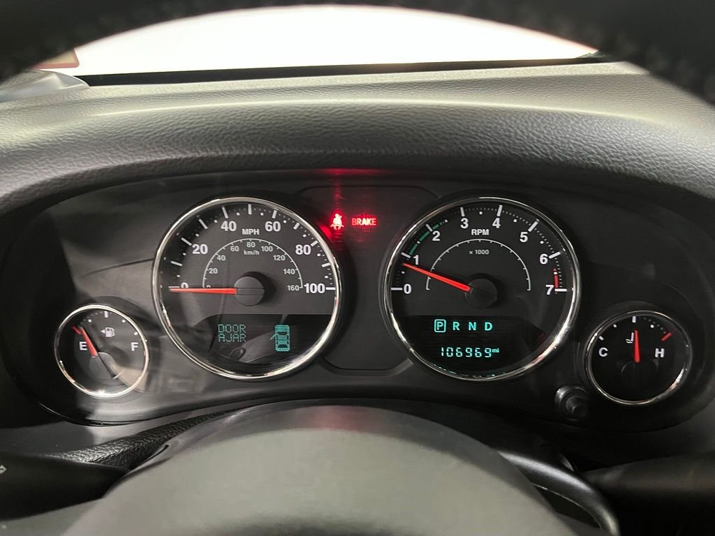 Used 2015 Silver Jeep Unlimited Rubicon image 21