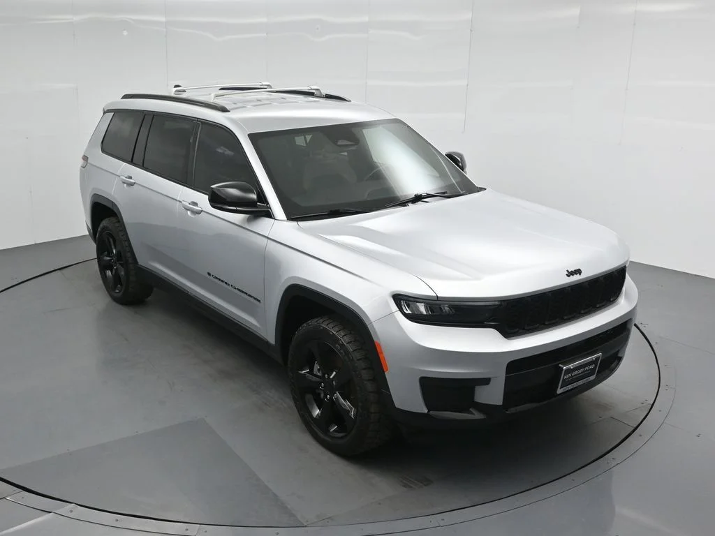 Certified Used 2021 Silver Jeep Altitude image 36
