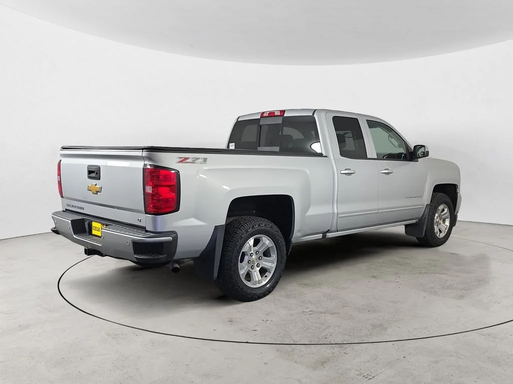 Used 2016 Silver Ice Metallic Chevrolet LT image 5