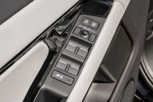 New 2026 Santorini Black Land Rover S image 46