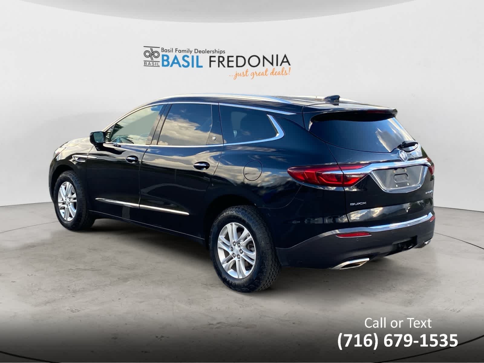 Used 2018 Includes Spectra Gray lower exterior accent color.) Buick Premium image 3
