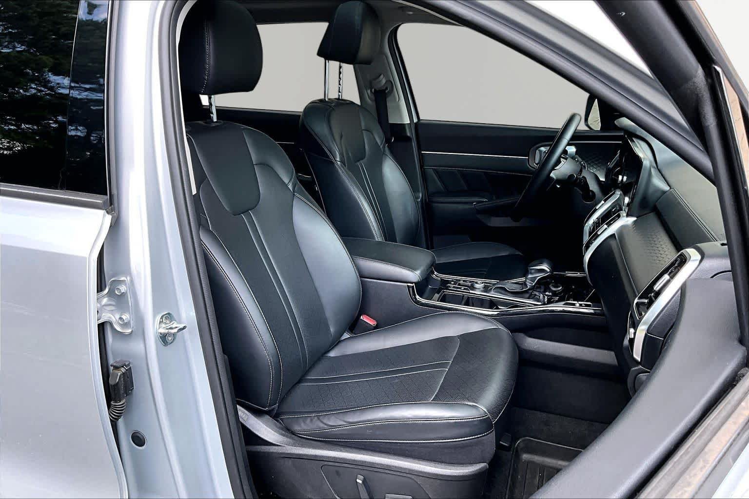 Used 2021 Sparkling Silver Kia SX image 9