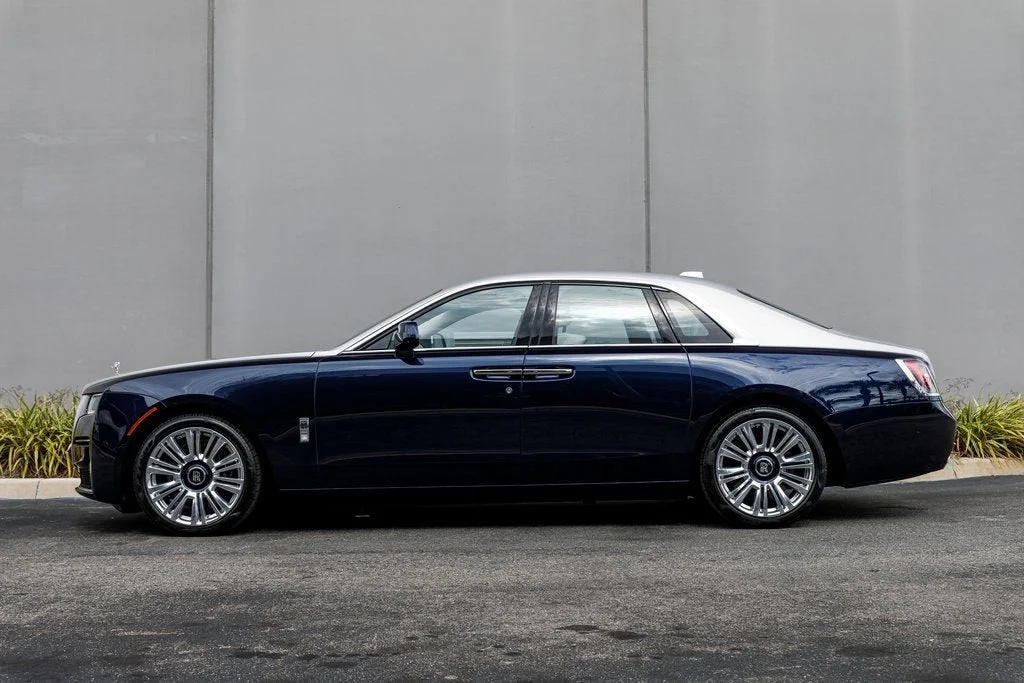 Used 2021 Midnight Sapphire Rolls-Royce  image 2
