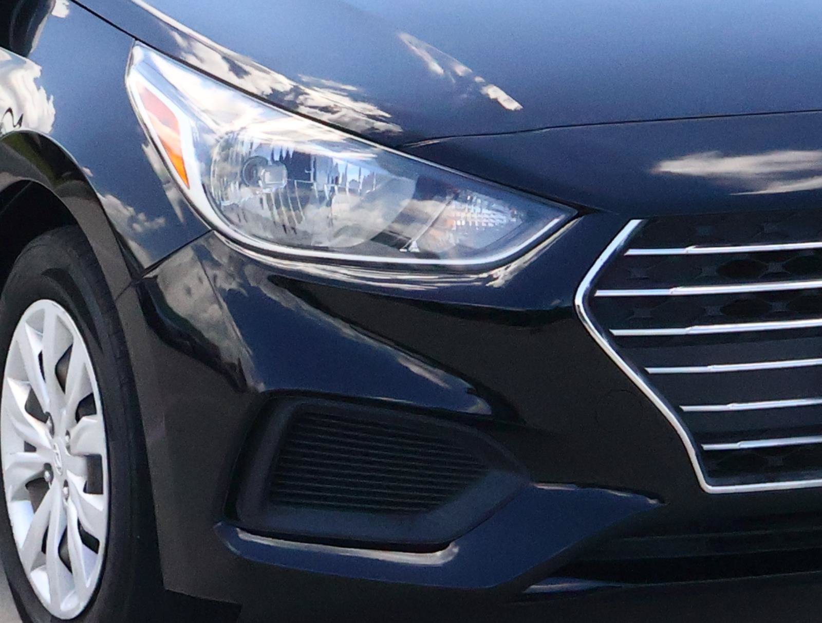 Used 2022 Absolute Black Hyundai SE image 7