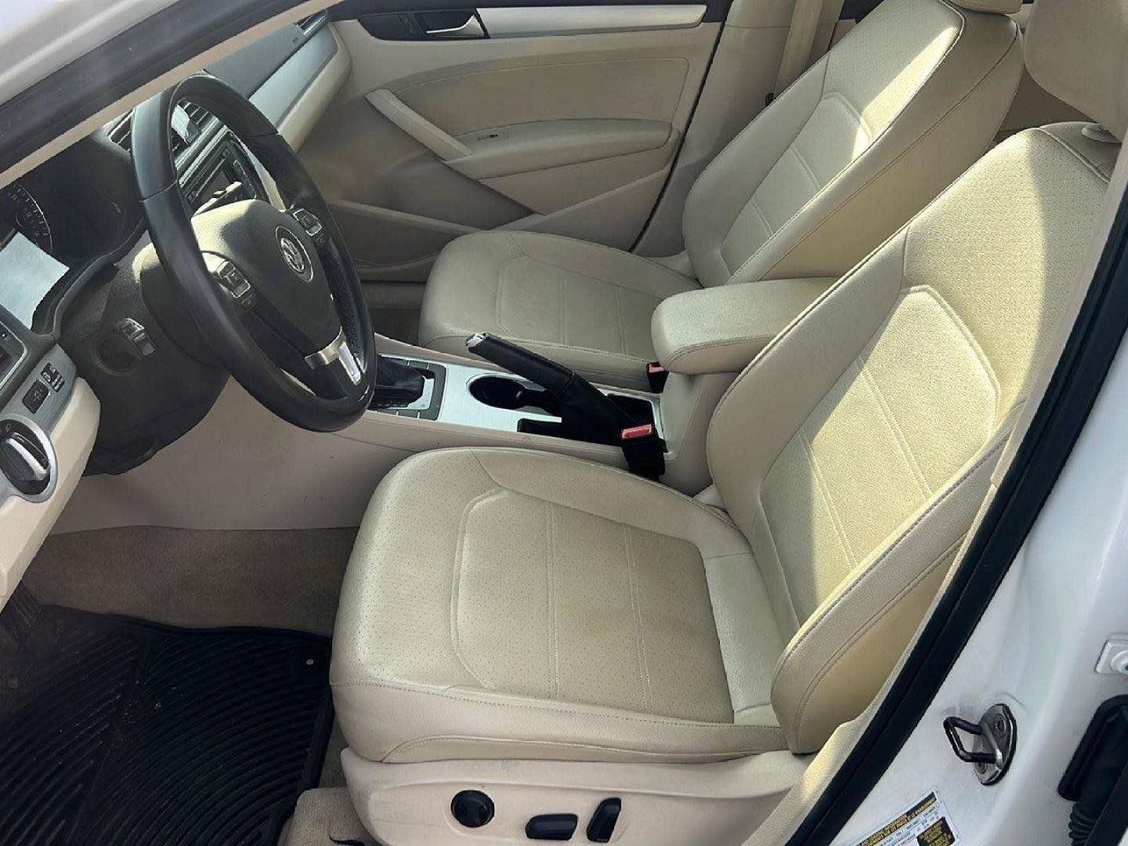 Used 2013 Candy White Volkswagen TDI SE w/Sunroof & Nav image 10