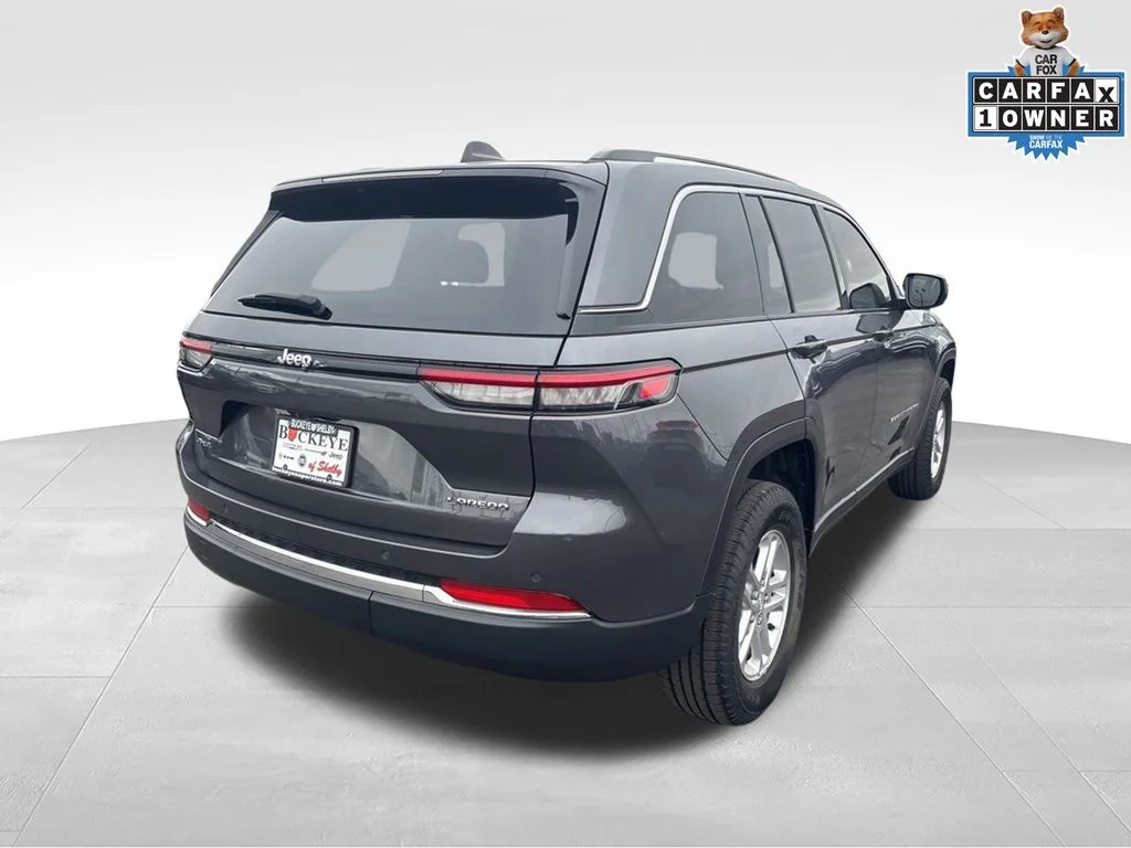 Used 2023 Gray Jeep Laredo image 3