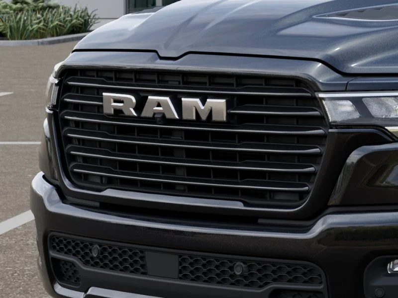 New 2026 Diamond Black Crystal Pearl-Coat Exterior Paint RAM Laramie image 38