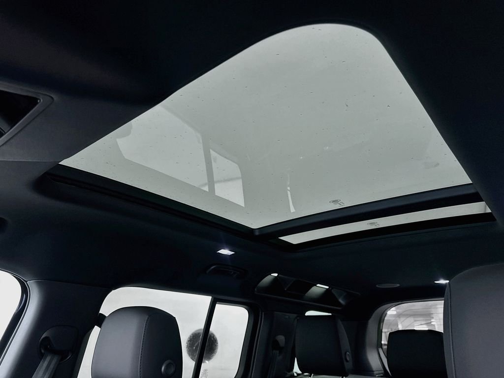 New 2026 Woolstone Green Land Rover X-Dynamic SE image 22