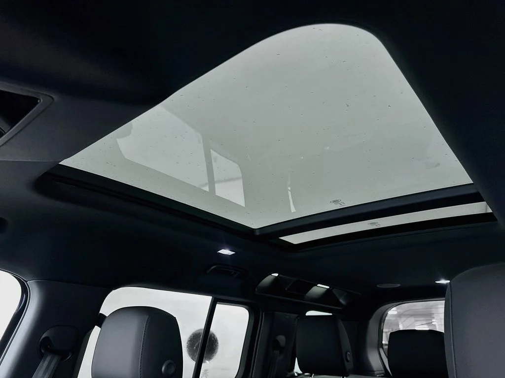 New 2026 Woolstone Green Land Rover X-Dynamic SE image 22