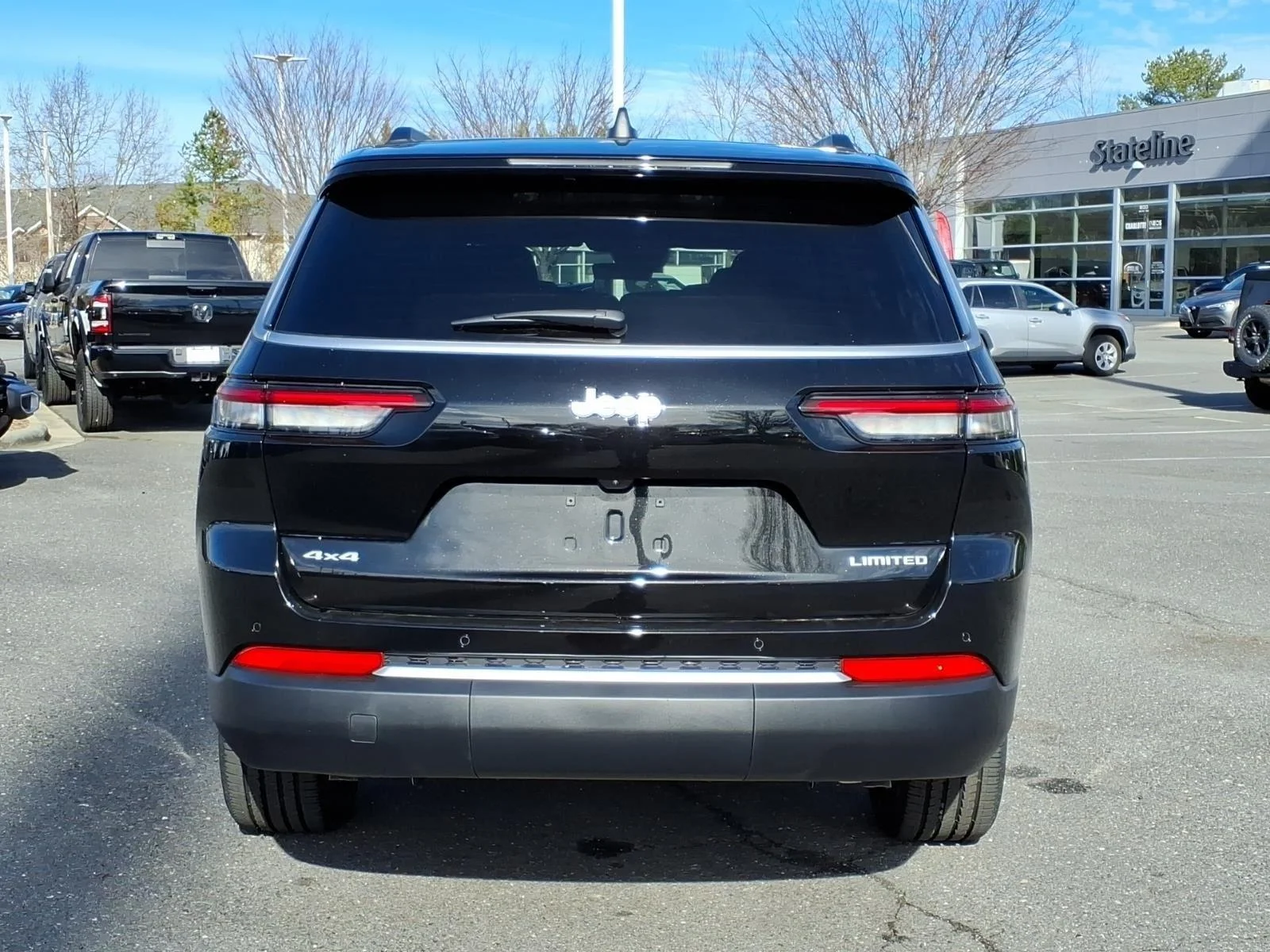 New 2026 Diamond Black Crystal Pearl-Coat Exterior Paint Jeep Limited image 10