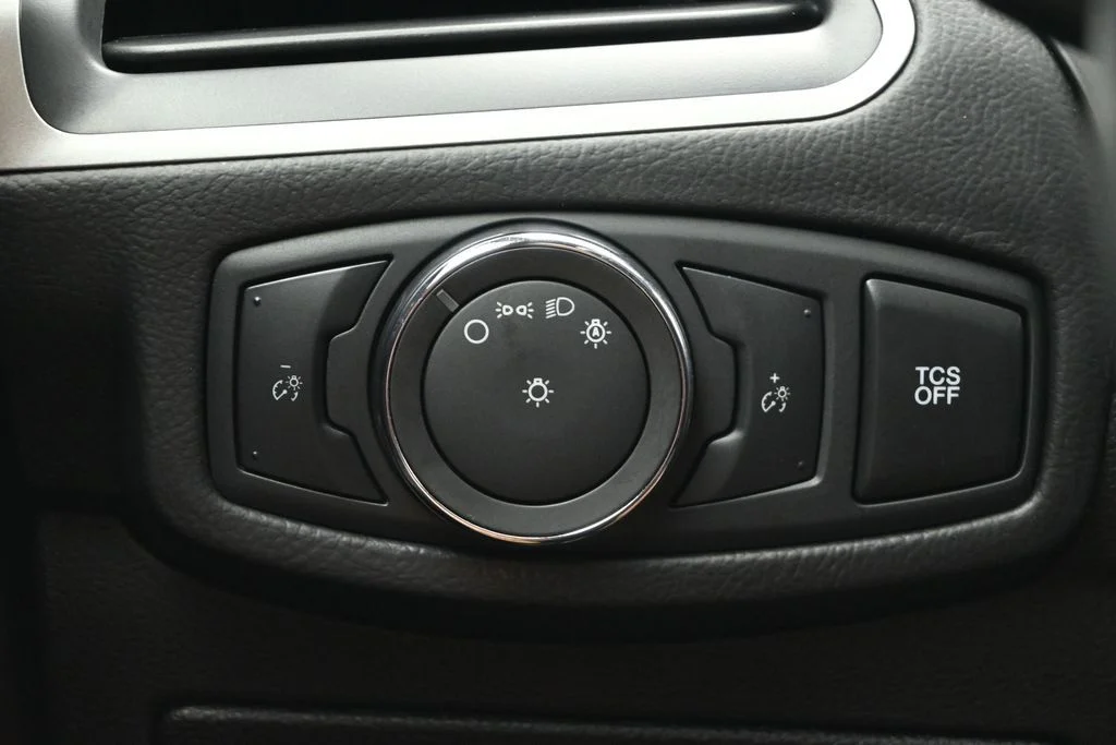 Used 2023 Black Metallic Ford SE image 24