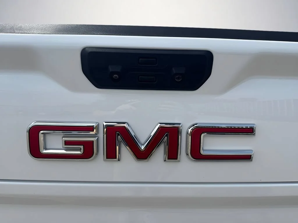 Used 2025 Summit White GMC SLT image 38