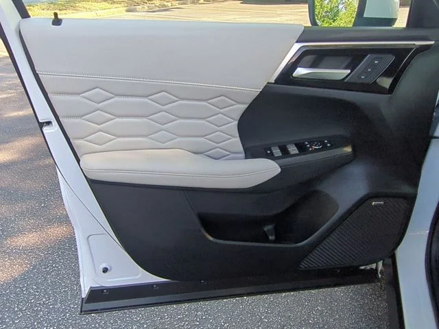 Used 2025 White Mitsubishi SEL image 12