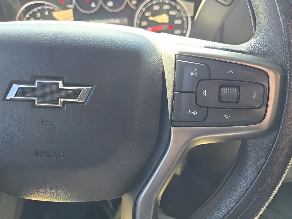 Used 2022 White Chevrolet Custom image 33