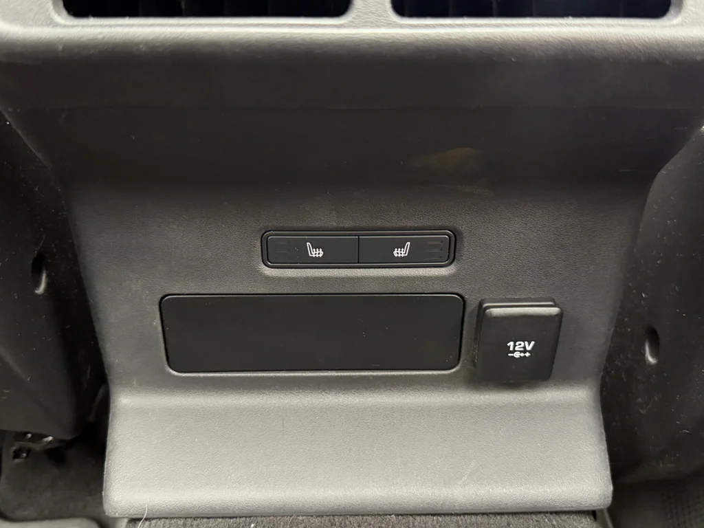 Used 2019 Corris Grey Metallic Land Rover R-Dynamic SE image 31