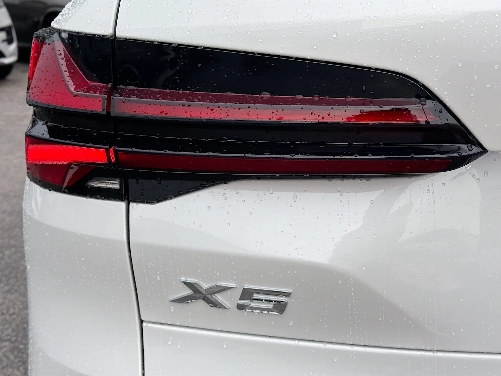 New 2026 Mineral White Metallic BMW xDrive40i image 10