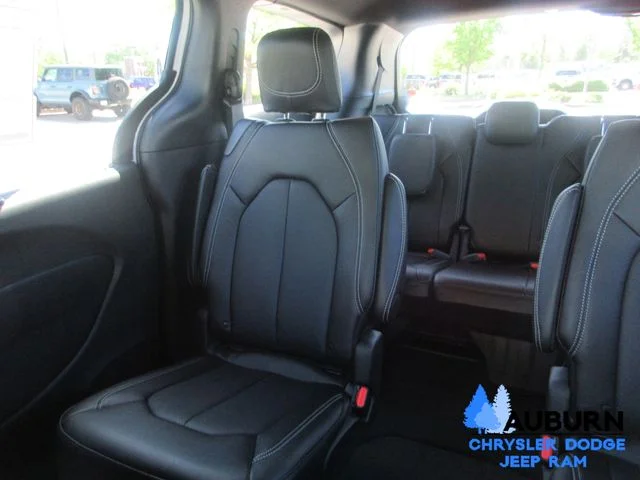New 2026 Bright White Clear-Coat Exterior Paint Chrysler  image 19