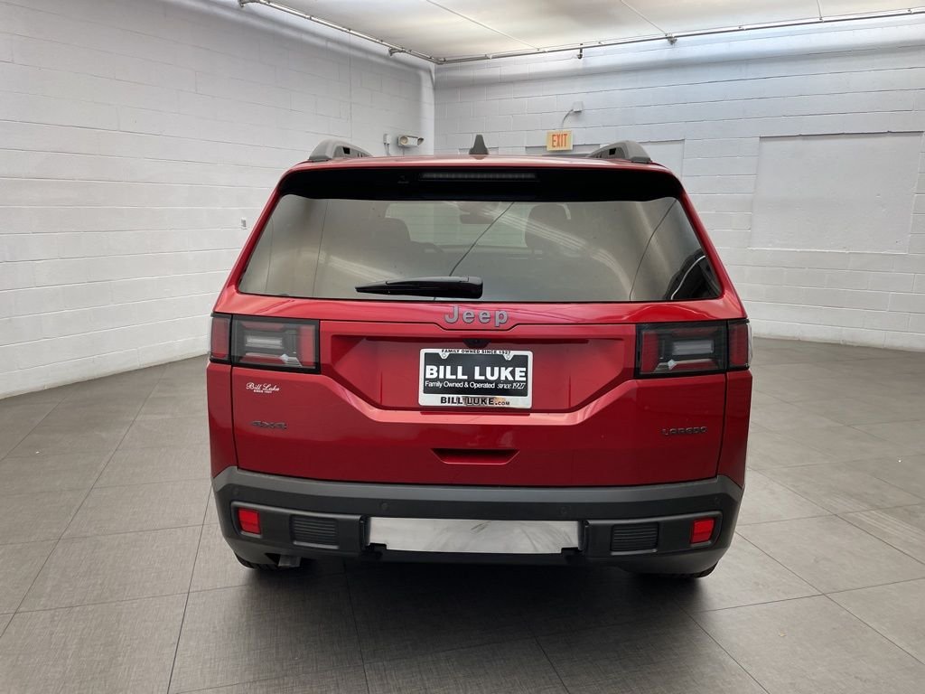 New 2026 Red Hot Pearl-Coat Exterior Paint Jeep Laredo image 4