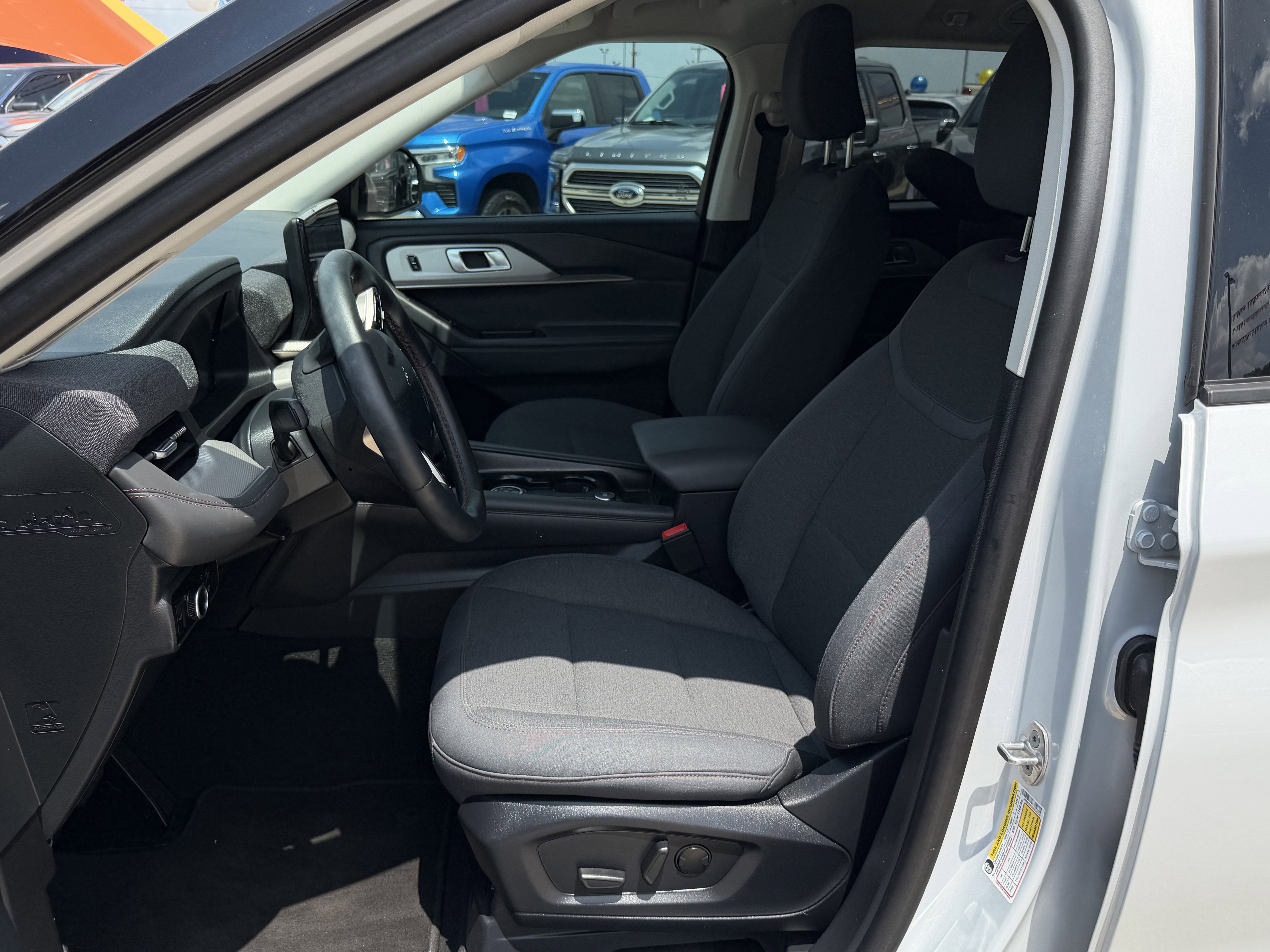 Used 2025 Space White Metallic Ford Active image 16