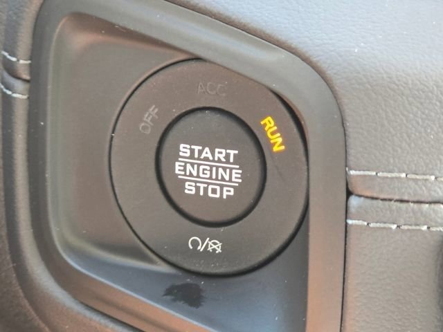 New 2026 Goldilocks Exterior Paint Jeep Sahara image 16