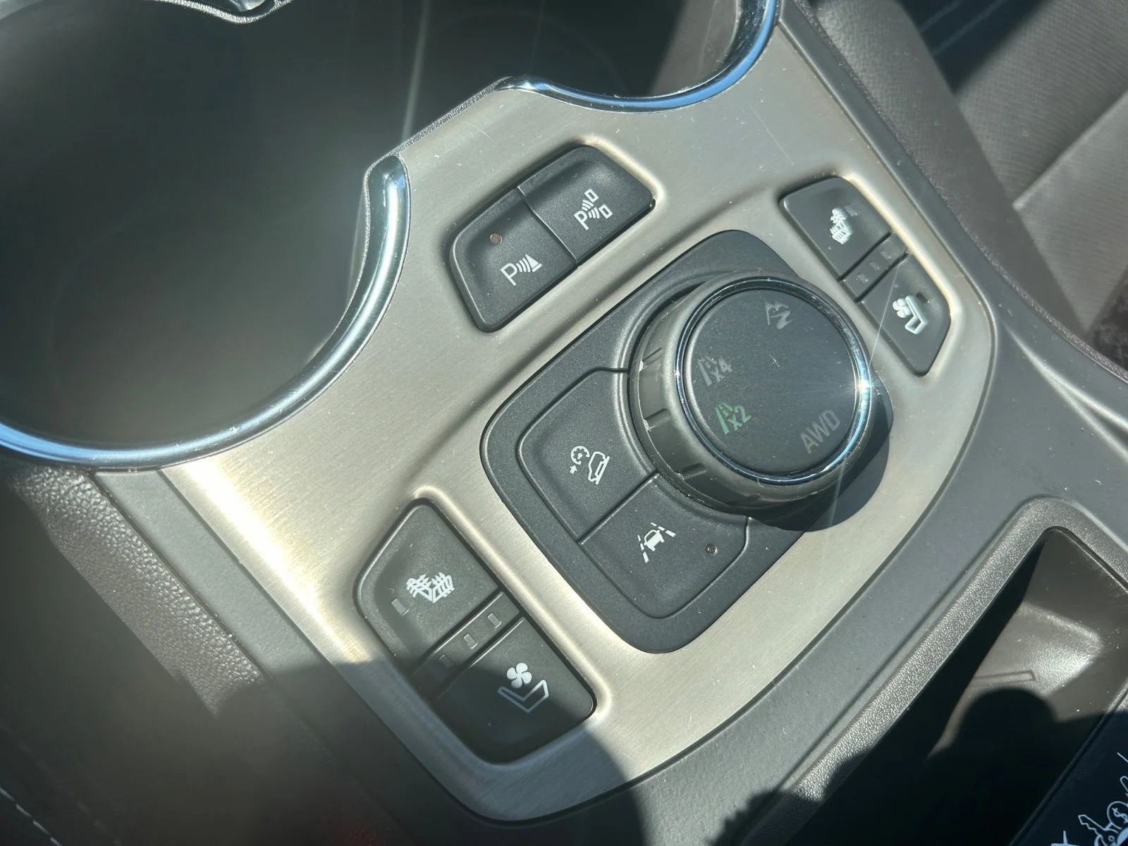 Used 2024 White GMC Denali AWD image 24