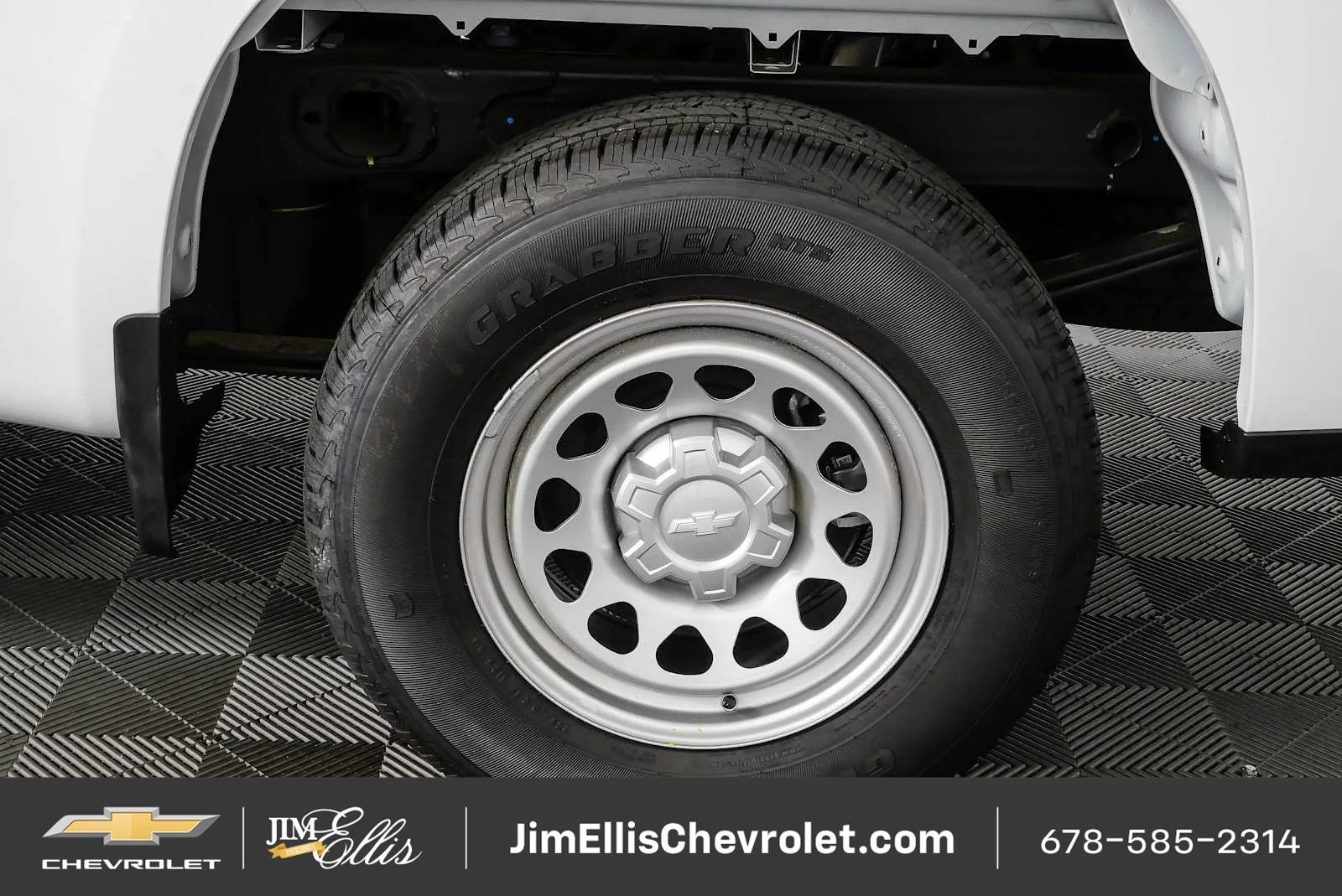 New 2026 Summit White Chevrolet WT image 28
