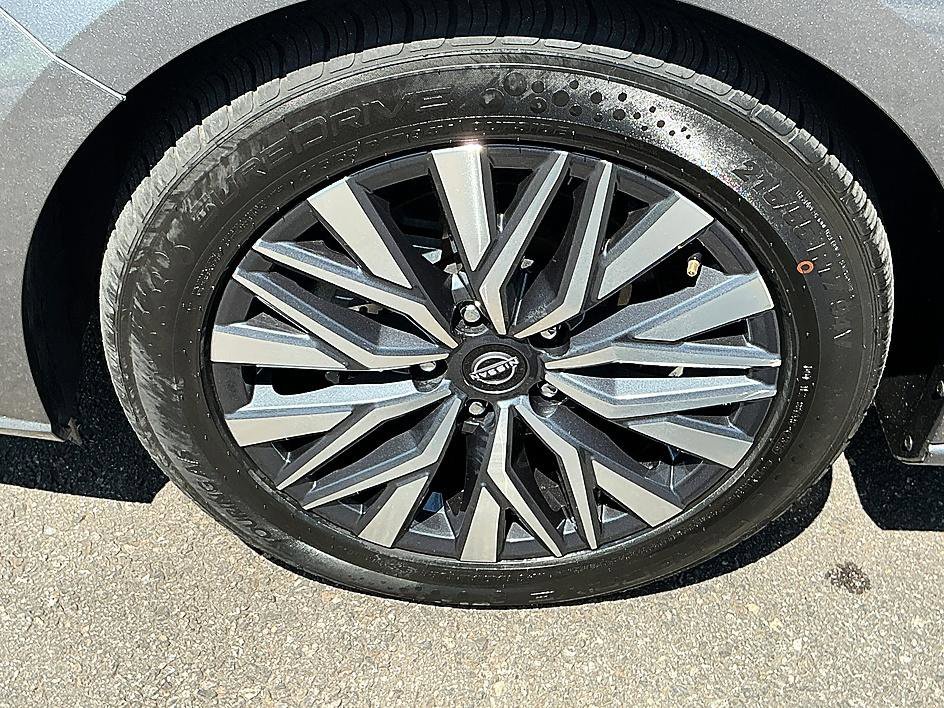 Used 2024 Gun Metallic Nissan 2.5 SV image 9