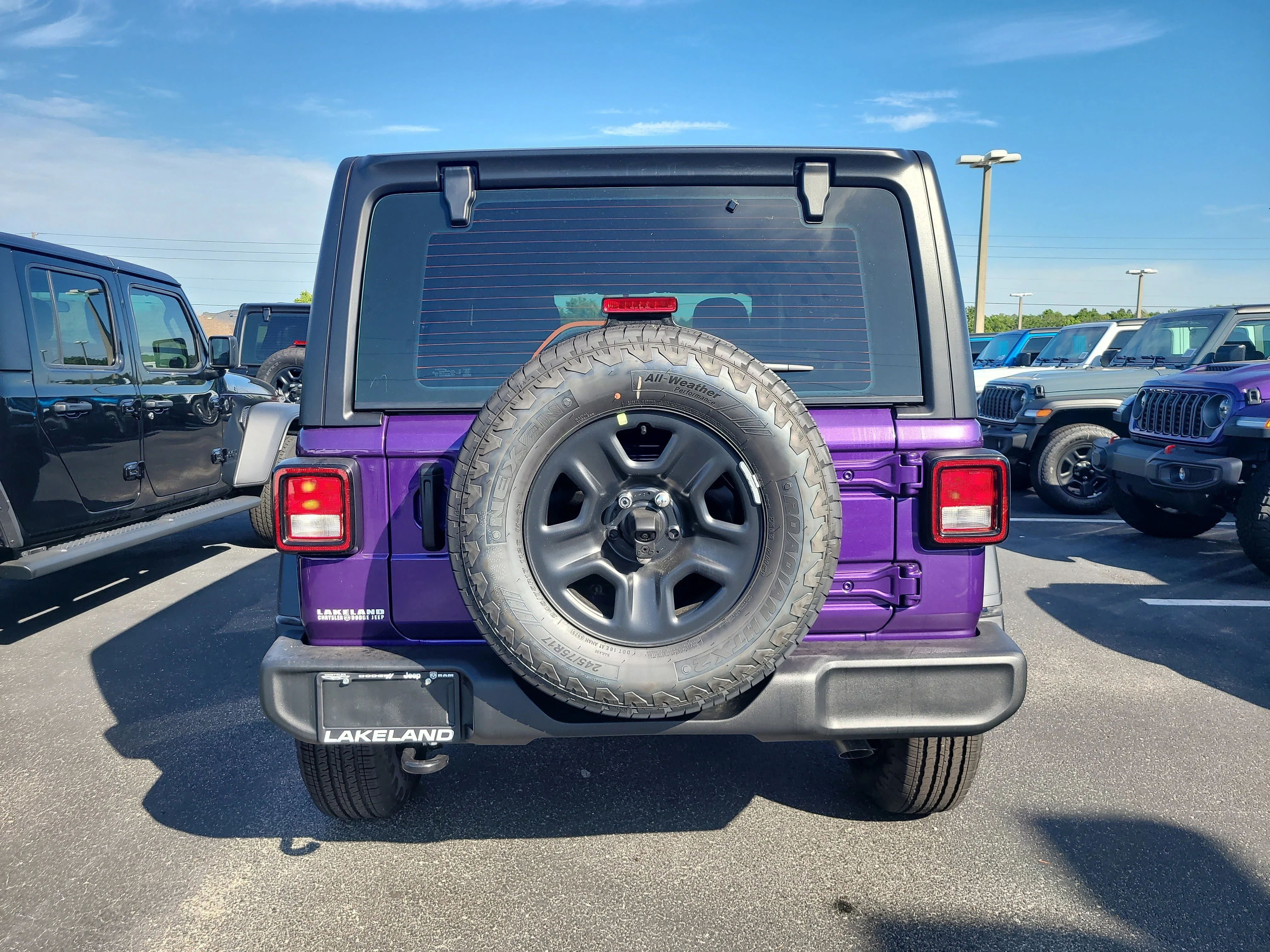 New 2026 Reign Jeep Sport image 7