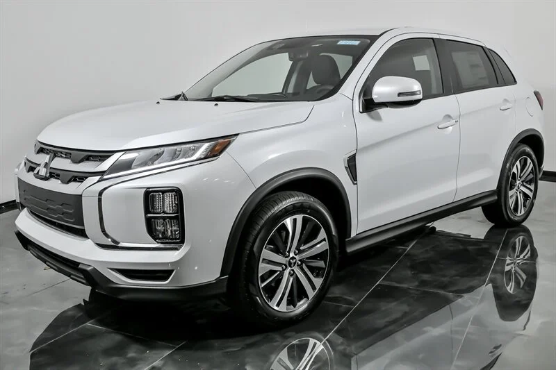 New 2025 White Diamond Mitsubishi SE image 5
