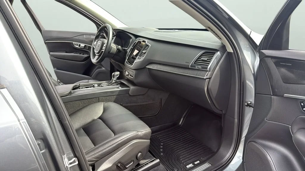 Used 2020 Gray Volvo T6 Momentum 7 Passenger image 40