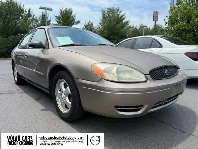 Used 2004 Gold Ford SE image 1