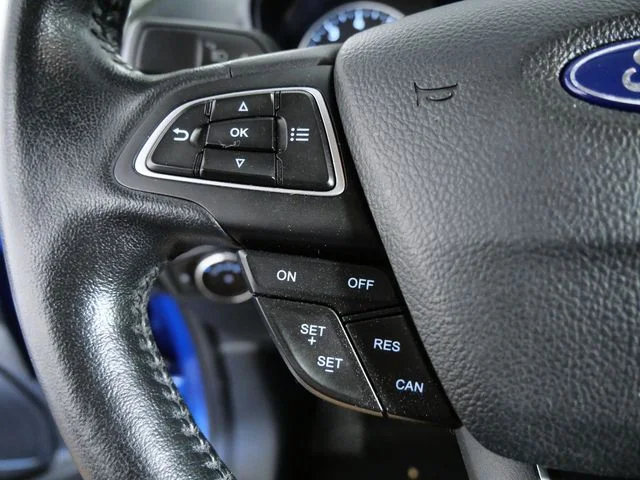 Used 2019 Blue Ford SE image 22