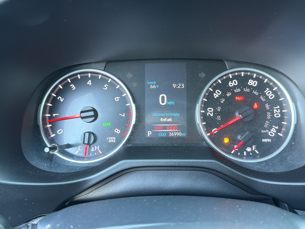 Used 2020 Silver Toyota XLE image 13