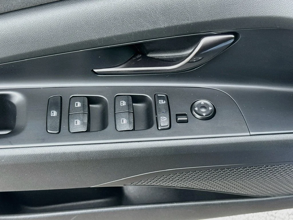 Used 2022 Blue Hyundai Base image 18