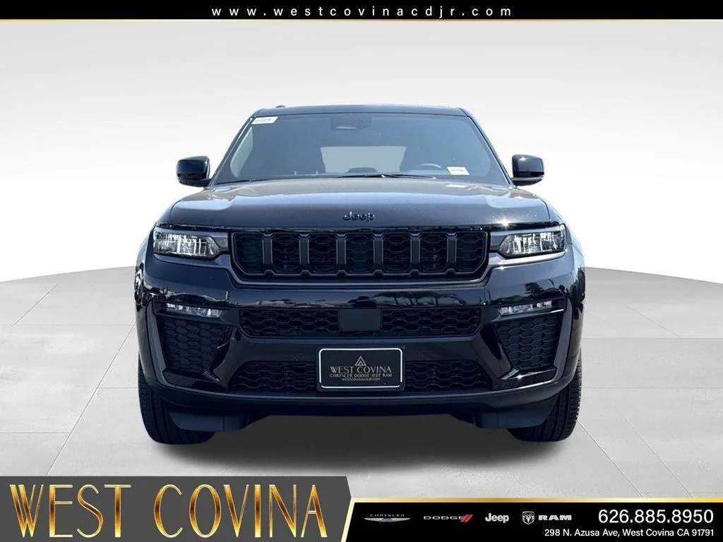 New 2026 Diamond Black Crystal Pearl-Coat Exterior Paint Jeep Limited image 3