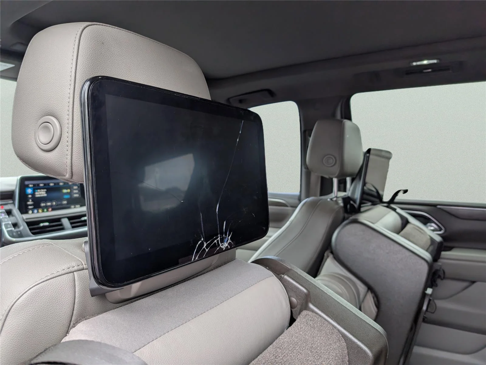 Used 2021 BLACK Chevrolet Z71 image 25