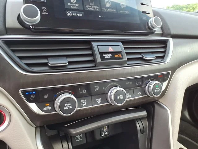 Used 2018 White Honda Touring 2.0T image 29