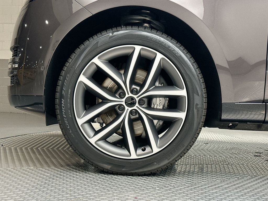 New 2026 Charente Grey Land Rover SE image 5