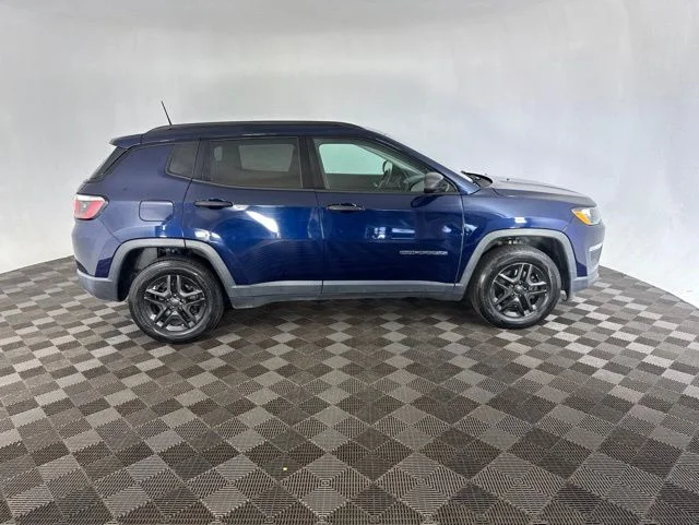 Used 2018 Blue Jeep Sport image 9
